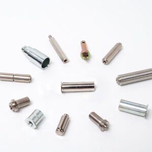 High-precision standoffs, spacers, and separators for electronic assemblies, manufactured by VF Decolletage in brass, aluminum, stainless steel, and plastics.